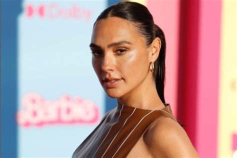 gal gadot bra|Gal Gadot’s Measurements: Bra Size, Height, Weight and More